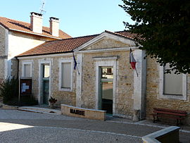 The town hall in Vaunac