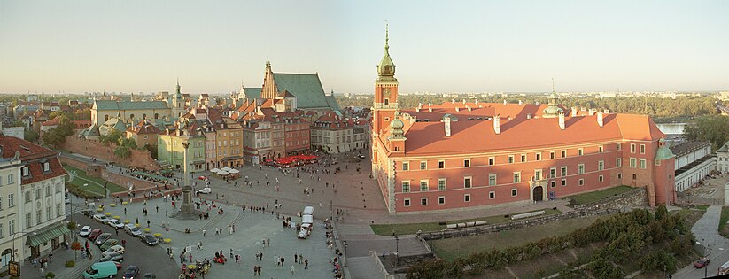 Panoramic view of the castle and the Old Town.
