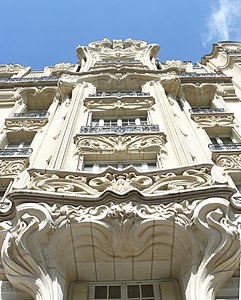 Looking upwards at the Alfred Wagon building, 24 Place Etienne Pernet (1905)
