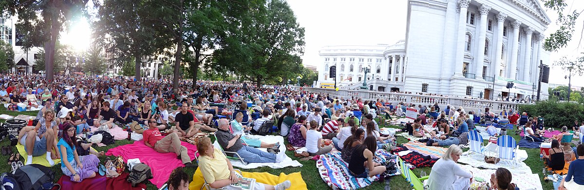 Panorama of Concerts on the Square.