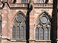 Lernphase: Das linke Maßwerkfenster zeigt die Fortentwicklung von der frühen Gotik zur Hochgotik