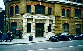 Brown and redbrick building bearing the name Southeastern Railway Offices