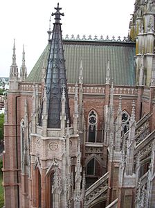 View of the lateral buttressing