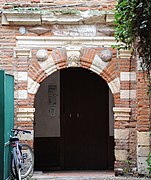Door of the Hôtel d'Aymès (second half of the 16th century).