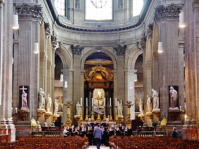 Inner choir with pilasters