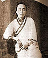 Sai Jinhua wearing a jiaoling youren clothing, 1920s.