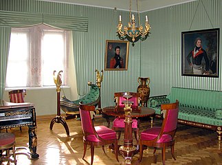 Empire-Möbel (ca. 1790–1820) im Schloss Hinterglauchau