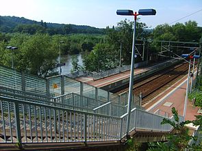 Bahnsteig, im Vordergrund der Bahnsteig in Richtung Essen Hbf