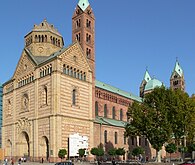 Dom zu Speyer; links Westwerk von Heinrich Hübsch, rechts alte Teile