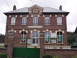 The town hall and school of Trefcon
