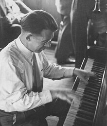 Willie McIntyre playing piano on a riverboat cruise c1946-49. Image via Australian Jazz Museum
