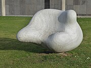 Hans Arp, 1961, Wolkenschale (EN: "Cloud Shell"), stone
