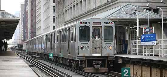 Chicago 'L' 2600 series train