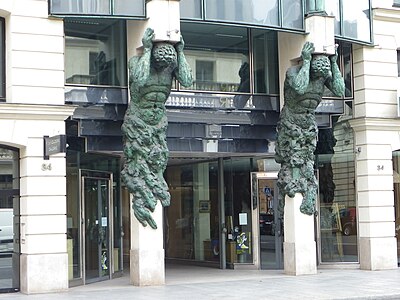 Postmodern atlantes of the Florence de Voldère art gallery (Avenue Matignon no. 34), Paris, Jean-Jacques Fernier, 1998[14]