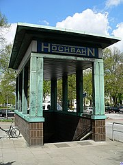 One of the station's 1920s entrances