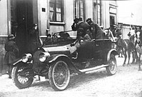 Uprising military commander Jonas Budrys, the High Commissioner, and the Lithuanian Army officers arrive in Klaipėda in 1923