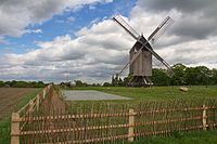 62. Platz: Losch mit Restaurierte Windmühle von 1747 in Wettmar (Burgwedel)