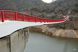 Die Yumetsuri-Brücke galt zur Fertigstellung 1996 als die größte Spannbandbrücke der Welt