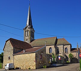 The church and town hall in Ainvelle