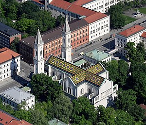 16. Platz: Carsten Steger mit Pfarrkirche St. Ludwig in München