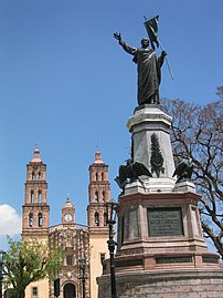 Statue of Hidalgo and the church of the "grito."