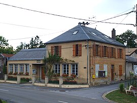 The town hall in Montcheutin