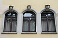 Reihung von Fenstern eines Gebäudes aus der Gründerzeit