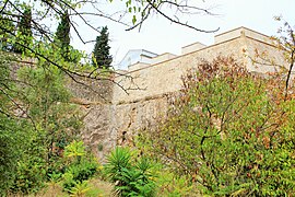 Three curtain wall of the bastion next to the junction with those of La Alcazaba