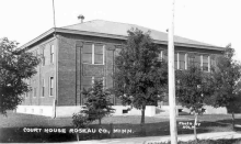 Postcard. Roseau County Courthouse.