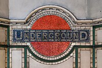 Ursprüngliches roundel der London Underground als dekoratives Mosaik in der Station Maida Vale Originalentwurf ca. 1915