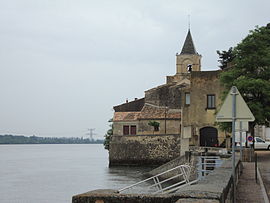 The village on the bank of the Rhône