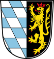 Stadt Grafenwöhr Gespalten; vorne die bayerischen Rauten, hinten in Schwarz ein rot gekrönter und rot bewehrter goldener Löwe.