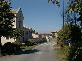 The road into Gageac