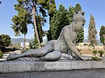 Grabstein im Heldenpark von Mesolongi, der die Wiederbelebung Griechenlands symbolisiert