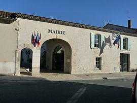 The town hall in Pérignac