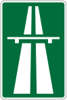 Verkehrszeichen für eine Autobahn mit grüner Beschilderung