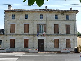 The town hall in Camps-sur-l'Isle