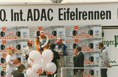 Walter Maurer auf dem Siegertreppchen beim Würth-Supercup 1988 auf dem Nürburgring