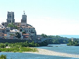 Saint Saturnin church and the medieval bridge over the Rhône River