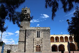 San Andrés Calpan – Kirchenfassade und Außenkapelle des Ex-Convento de San Francisco
