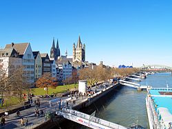 Rheingarten embankment; visible in the background are Cologne Cathedral (center left) and Groß St. Martin church (center)