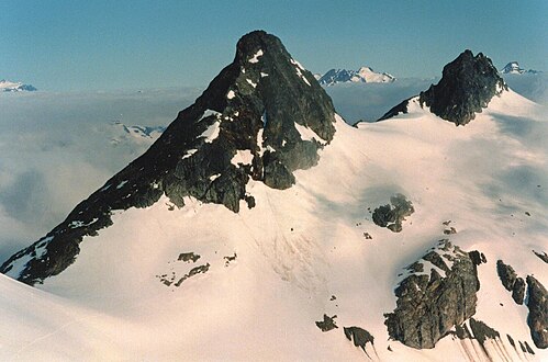 Paul Bunyans Stump seen from Neve Peak with Pinnacle Peak to right