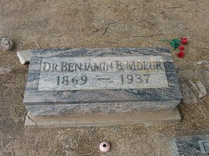 The grave site of Benjamin B. Moeur ; Sec. 04–283 in Double Butte Cemetery