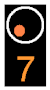 Signal présentant un feu orange et un 7 allumé en dessous