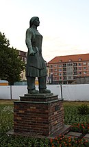 Denkmale für Trümmerfrauen in Dresden und Berlin