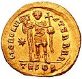 Rückseite eines Solidus des Theodosius II., in der Hand des Kaisers die Weltkugel mit Kreuz