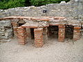 Luftheizungsfußboden tragende Pfeiler als römische Suspensura (Vaison-la-Romaine)