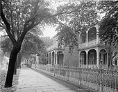Residential scene along Government in 1906.