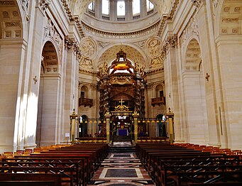 The nave looking east toward the choir