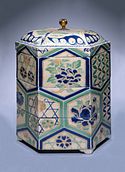 Kyō stoneware tiered food box with overglaze enamels, Edo period, 18th century